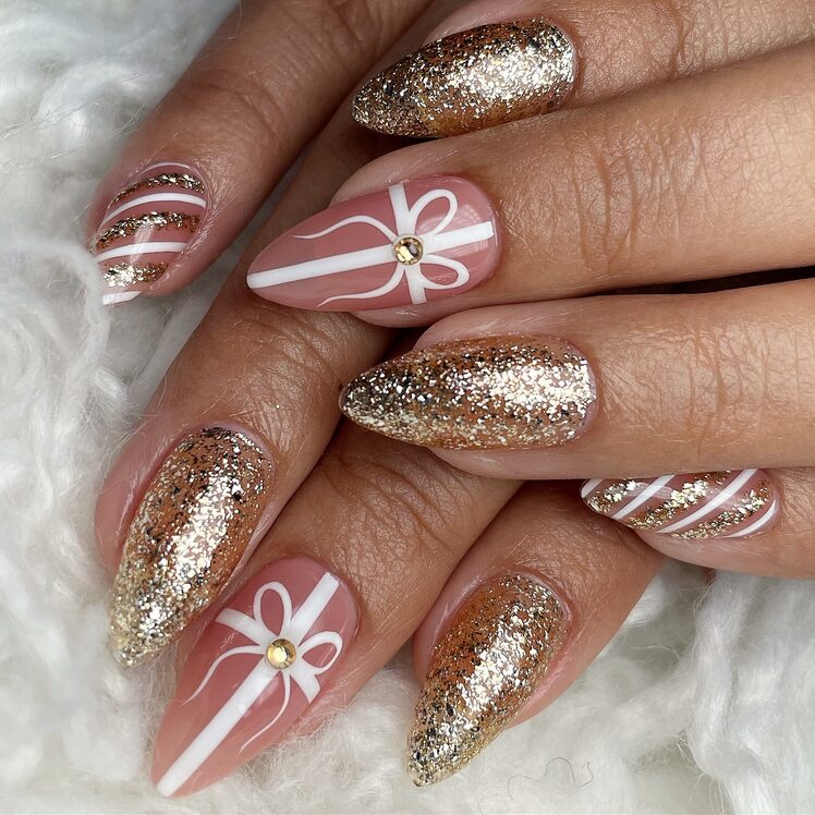 Christmas nails with bows