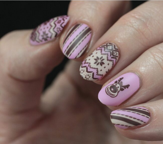 Warm brown and pink manicure with minimalist reindeer silhouettes