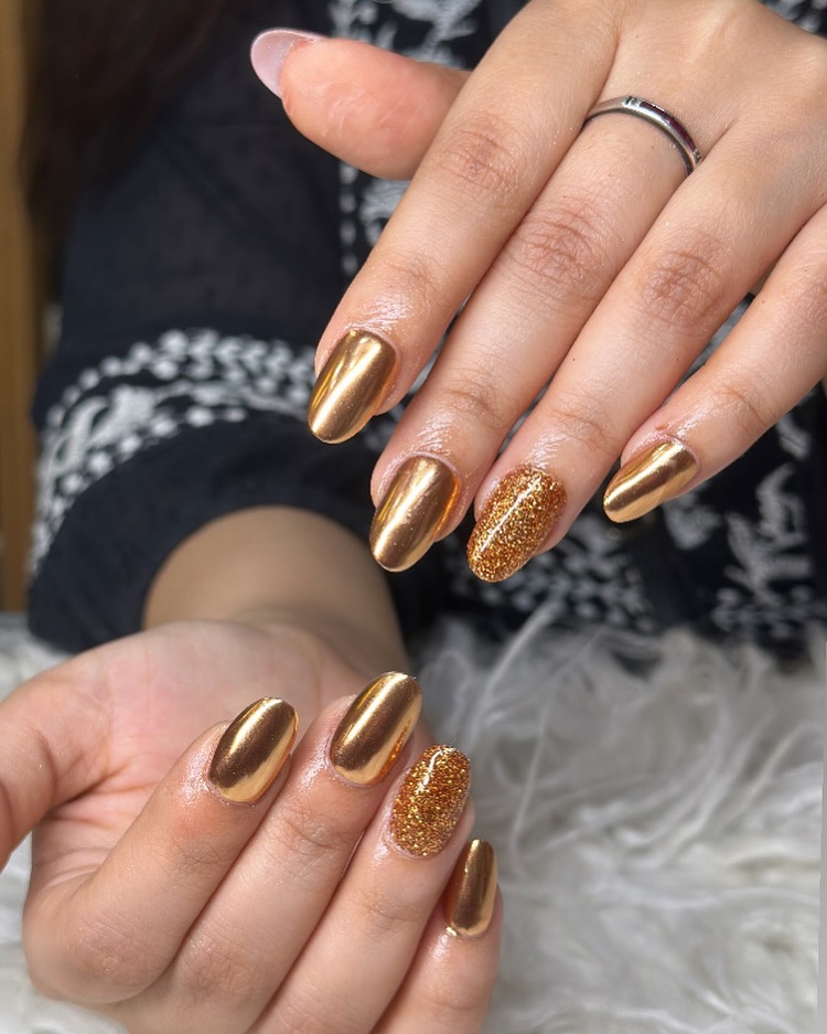 Bronze Metallic manicure