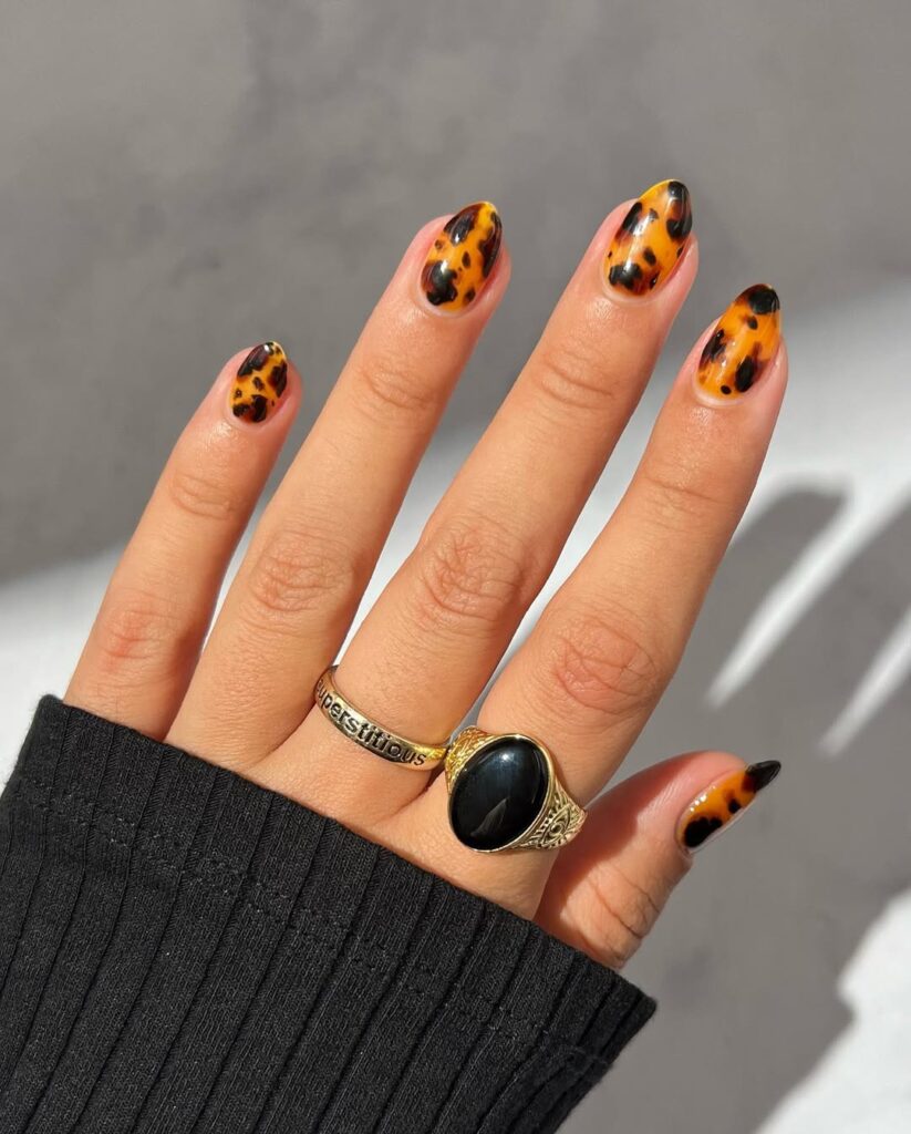 Tortoiseshell Pattern nails