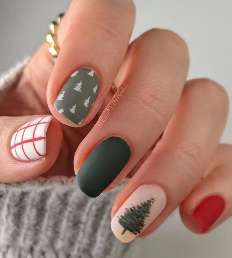 Matte nails with snowmen and snowflakes