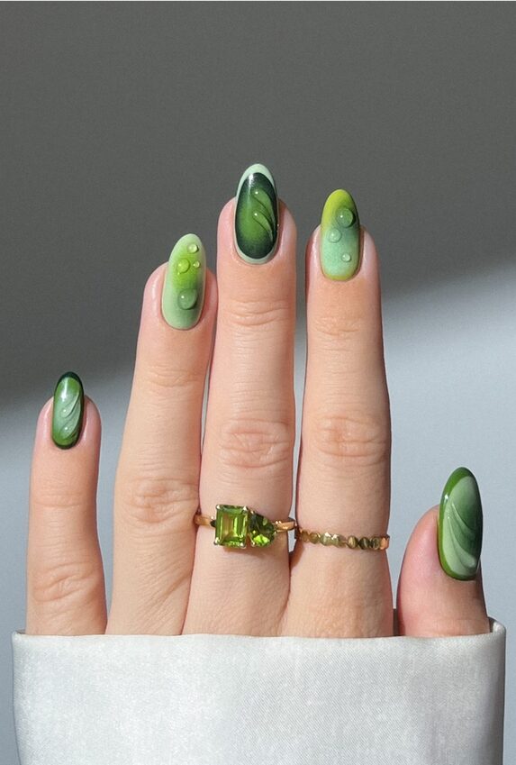 deep jungle green ombre manicure