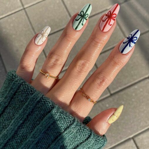 Pastel nails with candy-colored bows