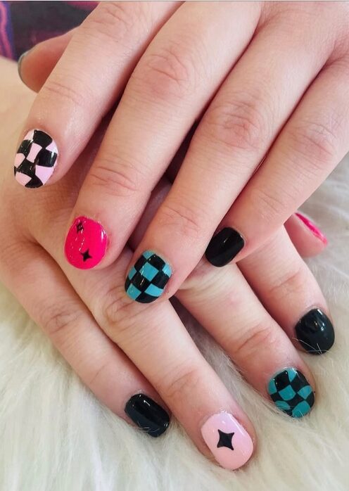 Black-and-white checkerboard nails