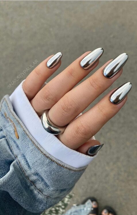 Metallic silver grey chrome nails with reflective finish