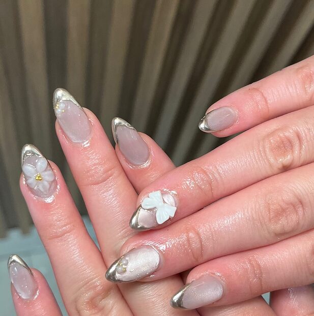 Grey nails with gold accents