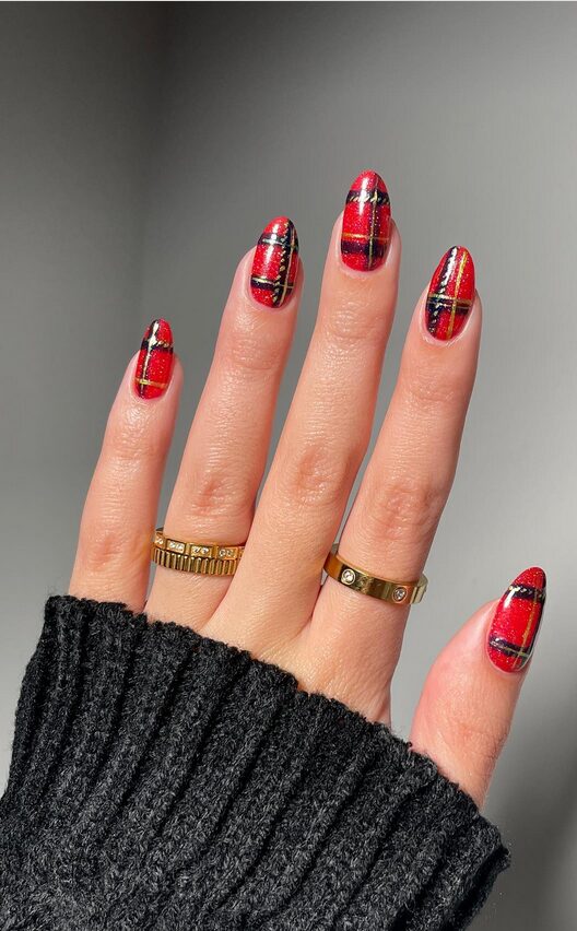 plaid manicure for holiday season