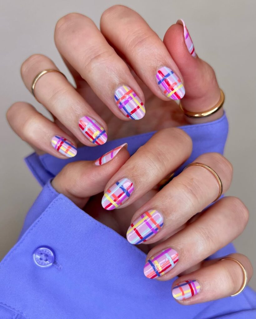 Minimalist Style plaid nails