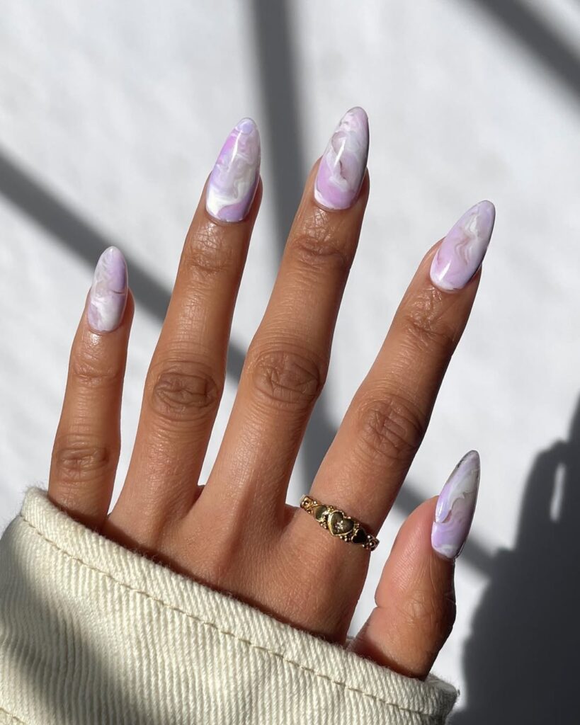 nails with soft lilac and white marble design