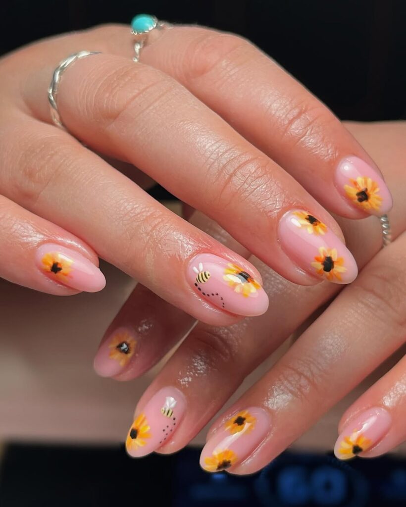 nails with yellow sunflowers and bee details