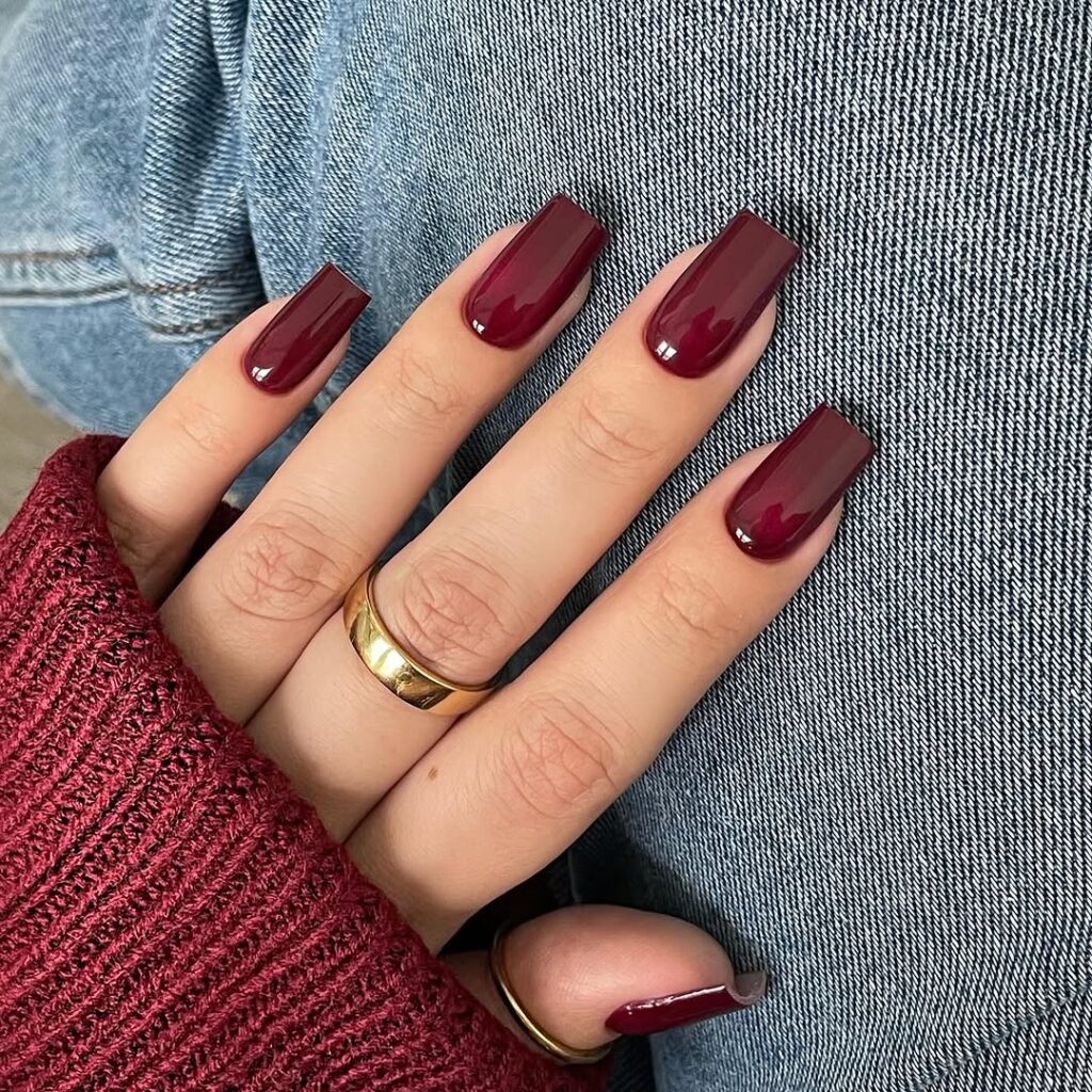 square shape burgundy manicure