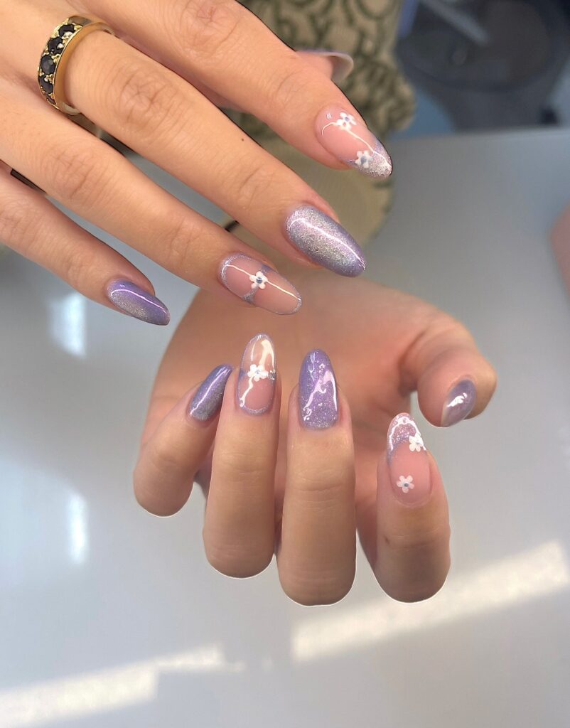 Lilac velvet nails with white flowers