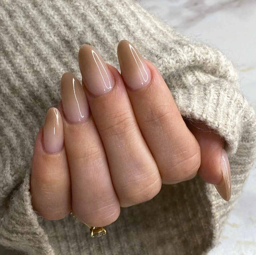 Glossy nude-to-brown ombré nails