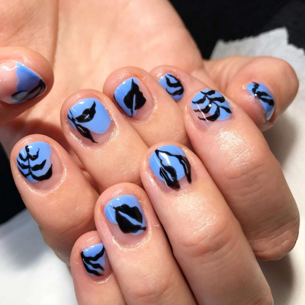 Short periwinkle nails with black leaf art