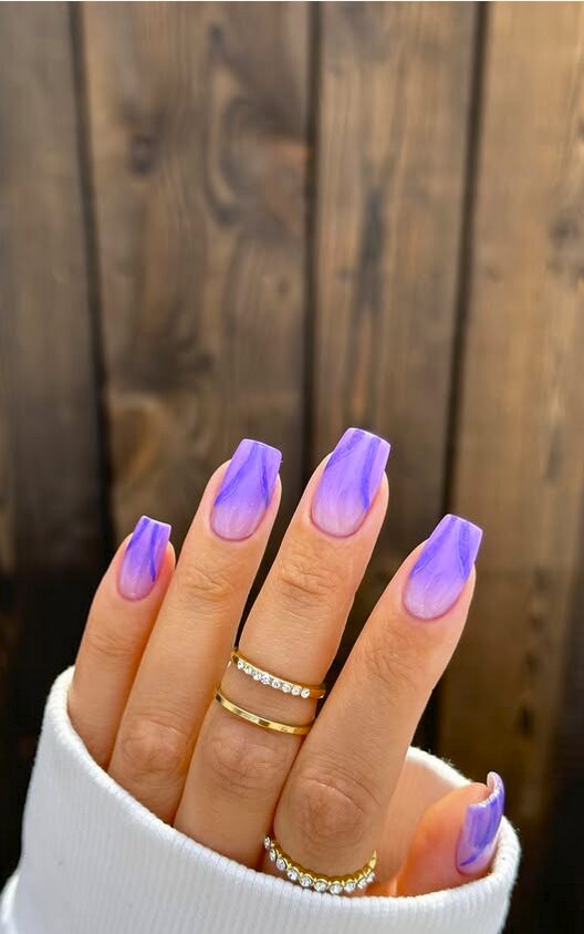 nails with a soft lavender-to-pink gradient