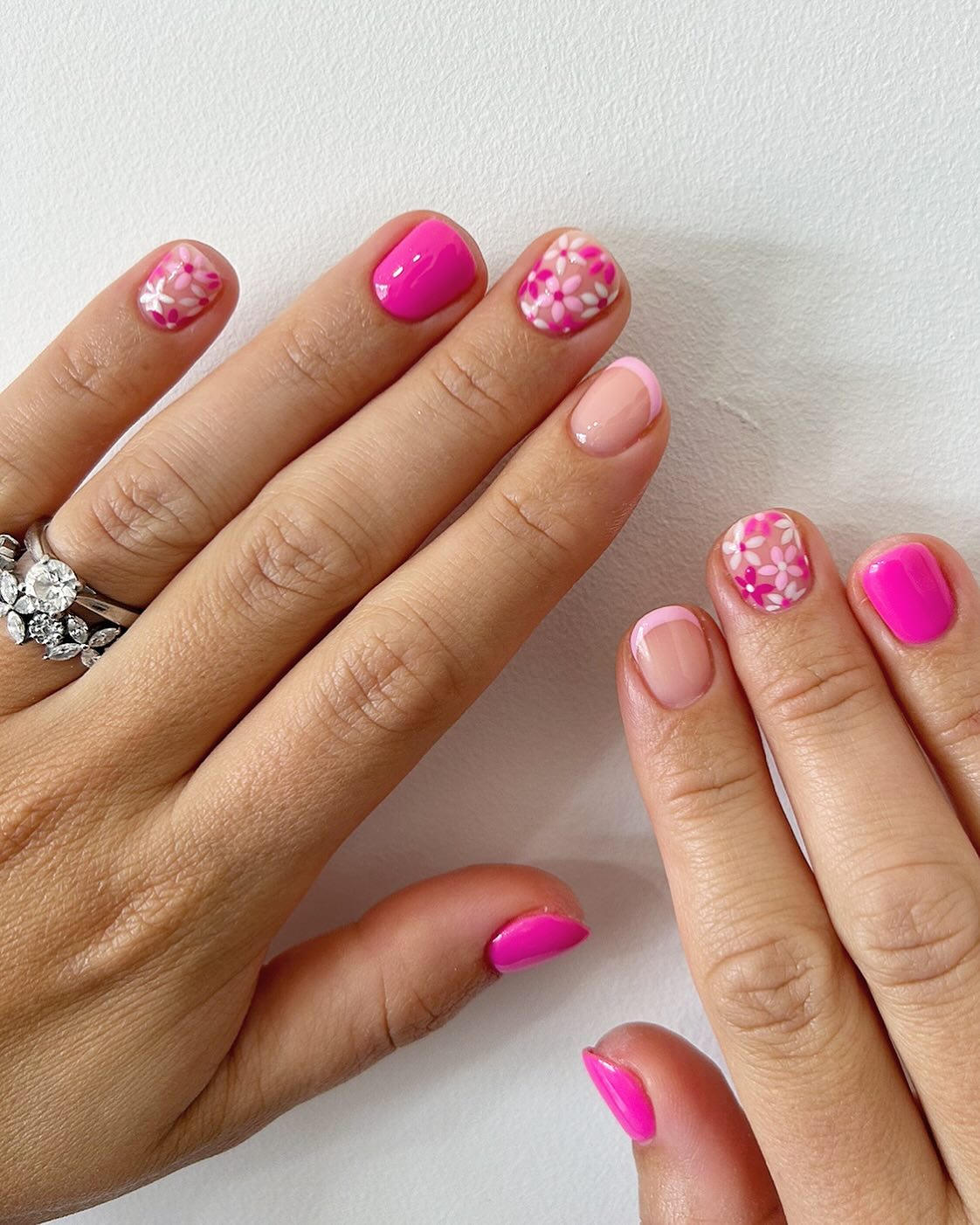 short summer nails in pink with florals
