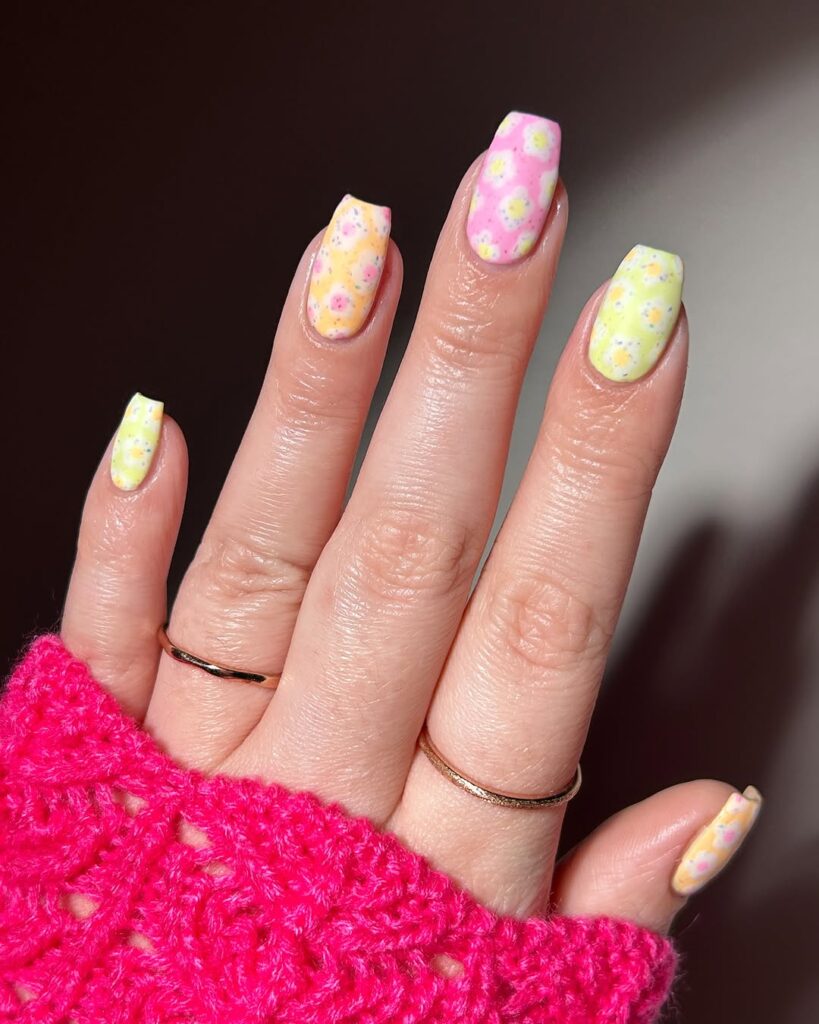 pastel matte spring nails with tiny daisy floral design