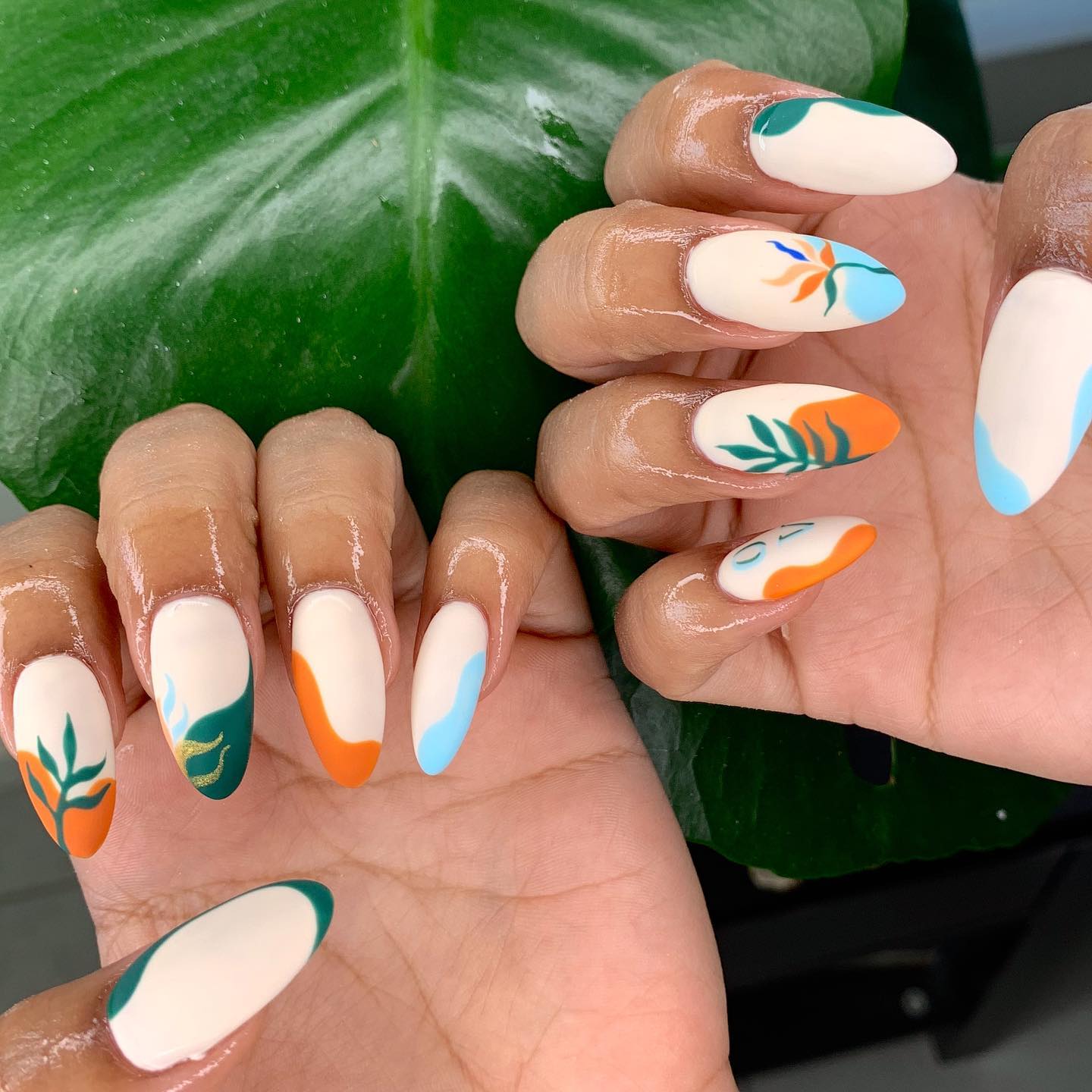 summer nails with tropical leaf nail art