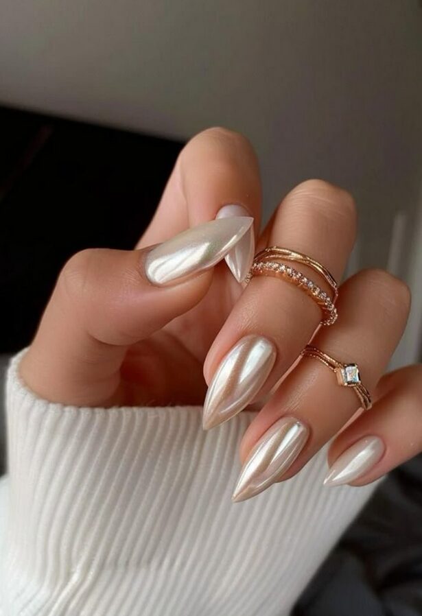 ice pearl chrome manicure