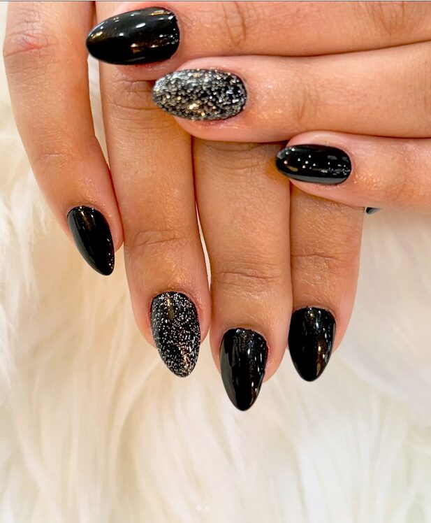 black nails with one glitter finger