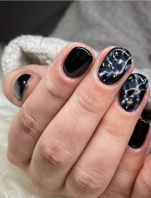 Black marble nails with gray veining
