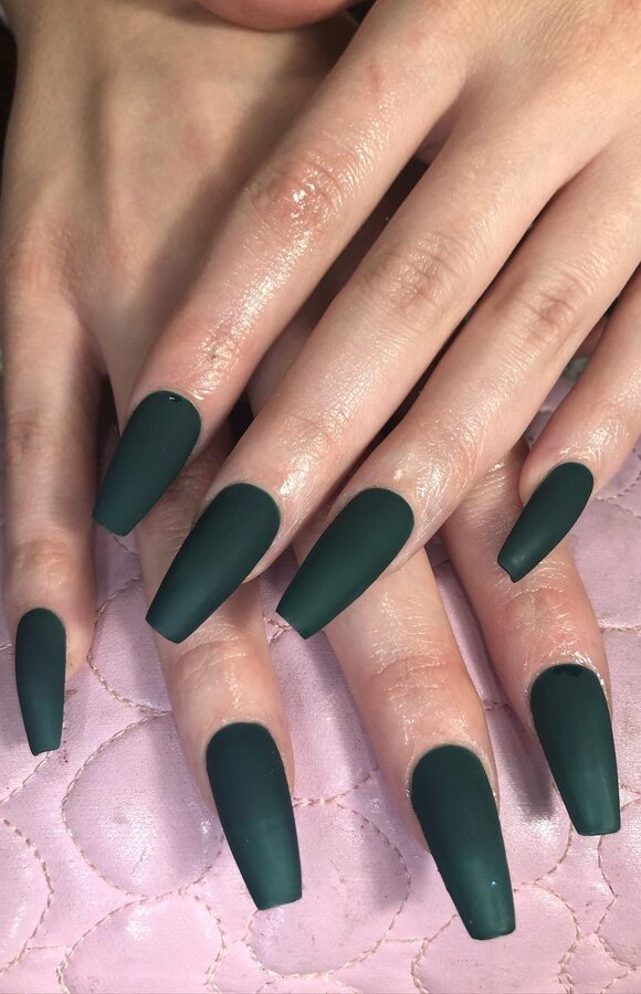 Dark forest green matte manicure