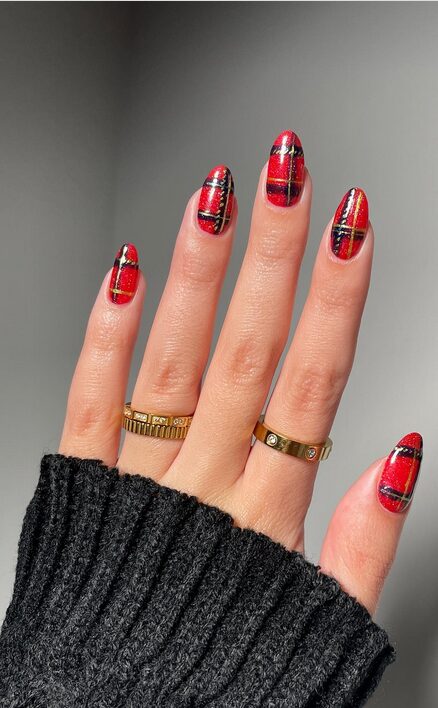 Christmas nails with festive plaid nail art