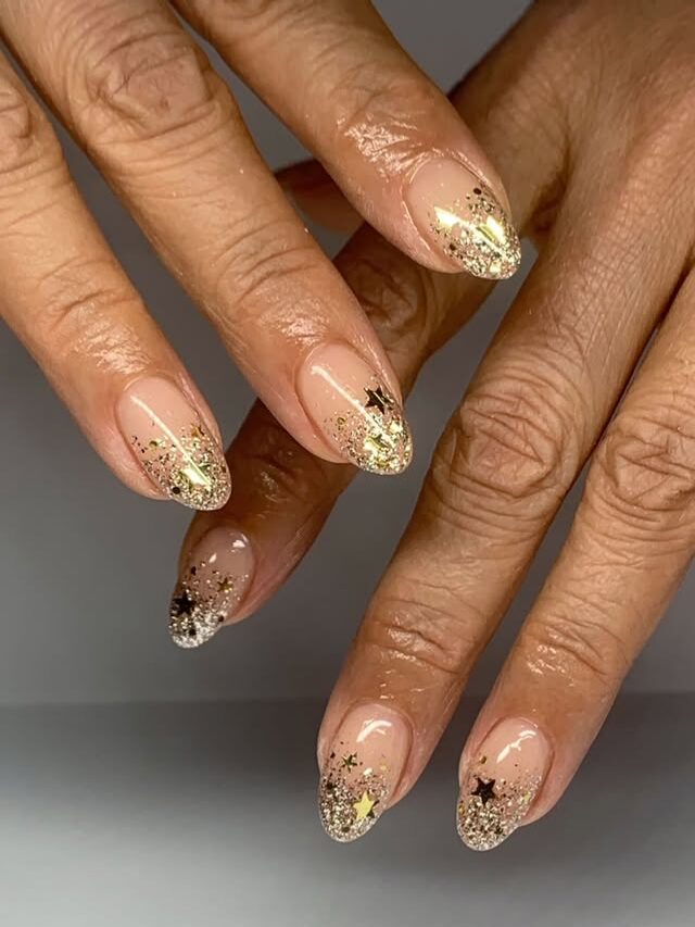 confetti gold sprinkle on nail tips