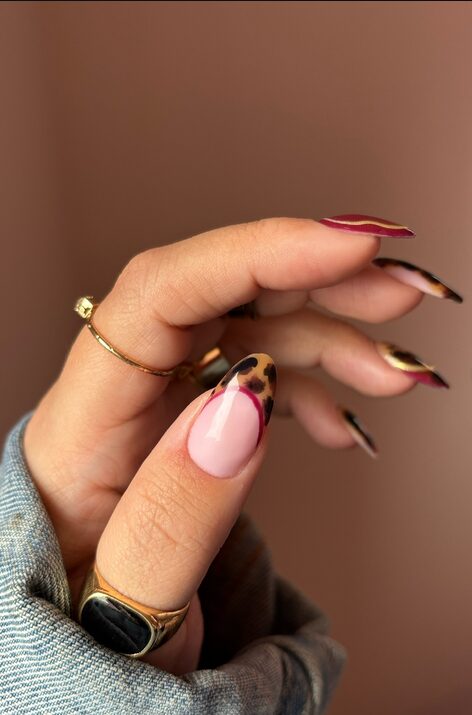 tortoiseshell french tip nails on a nude base