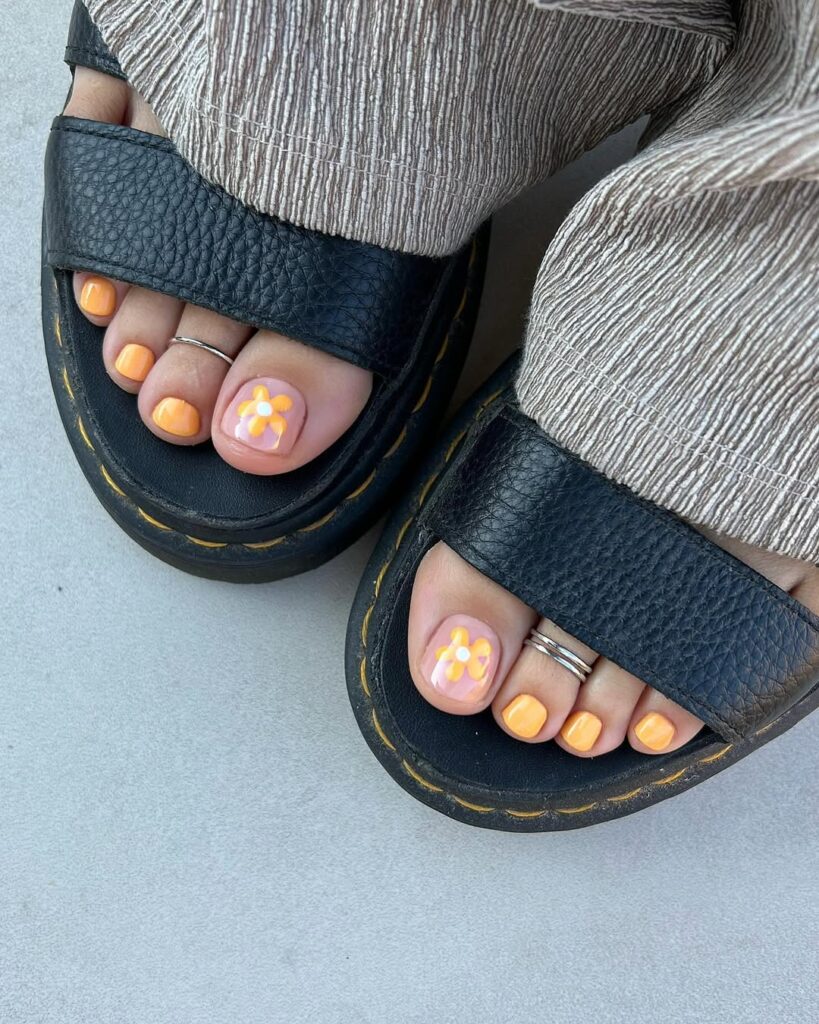 orange and nude spring pedicure