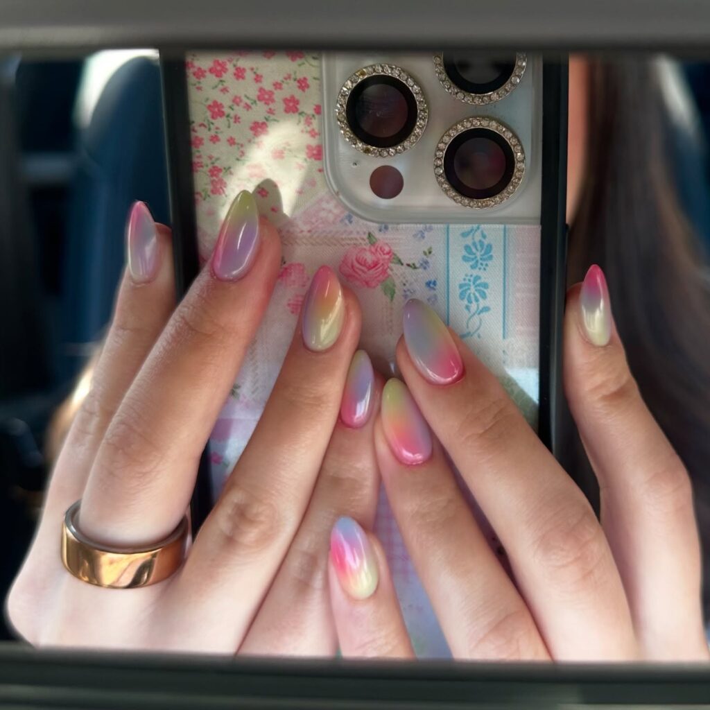 Pastel aura nails in pink lilac and yellow