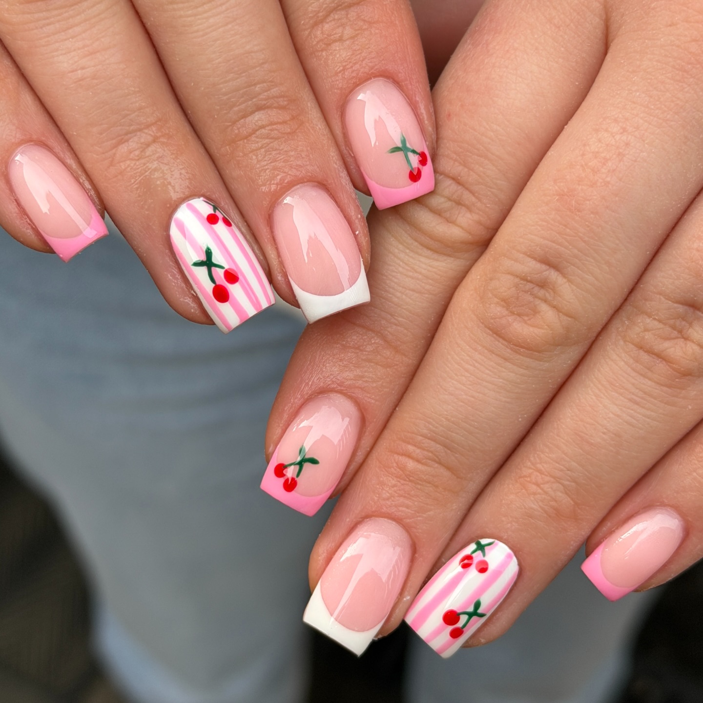 Bubblegum chrome short nails