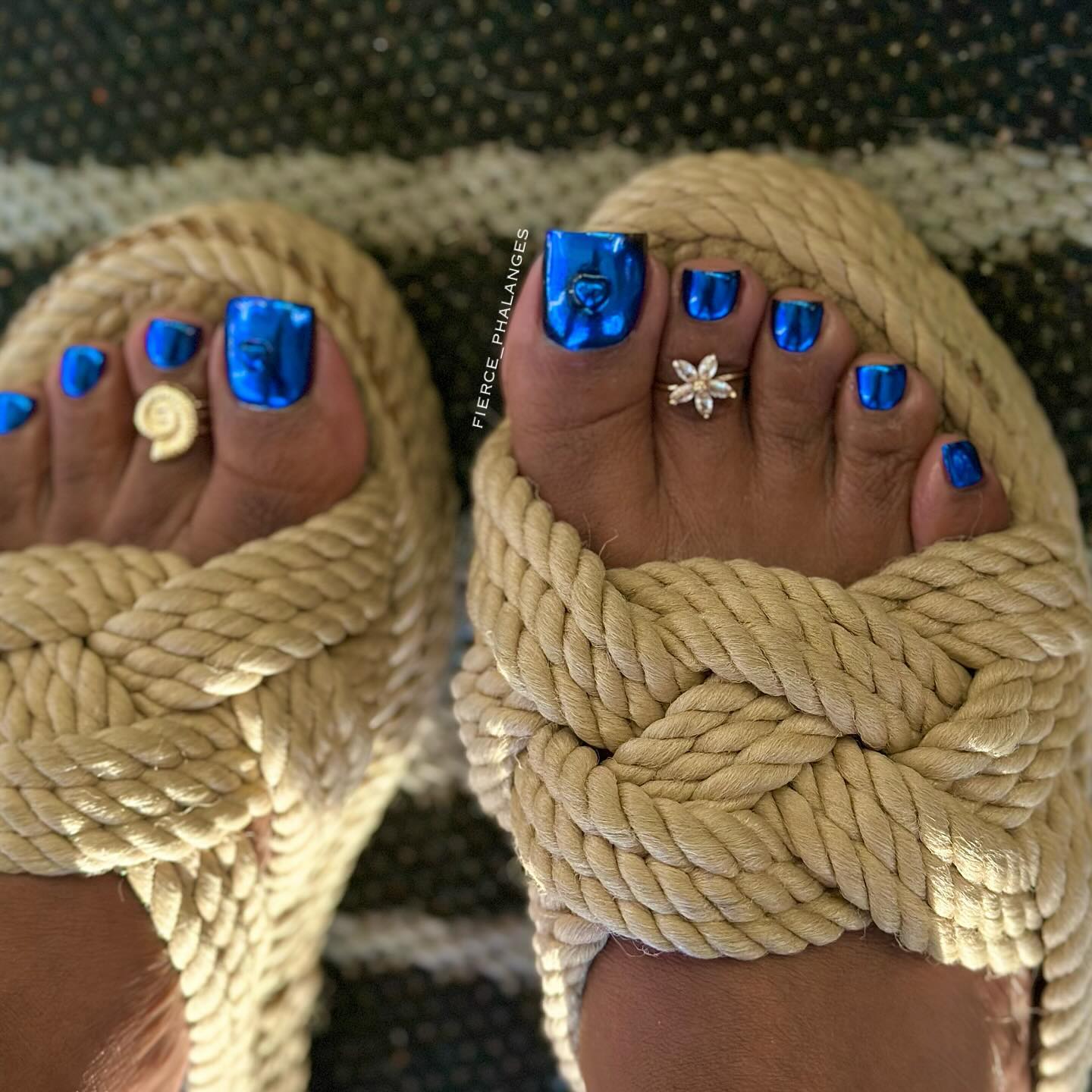Electric blue chrome mirror toe nails worn in rope platform sandals with floral and shell toe rings