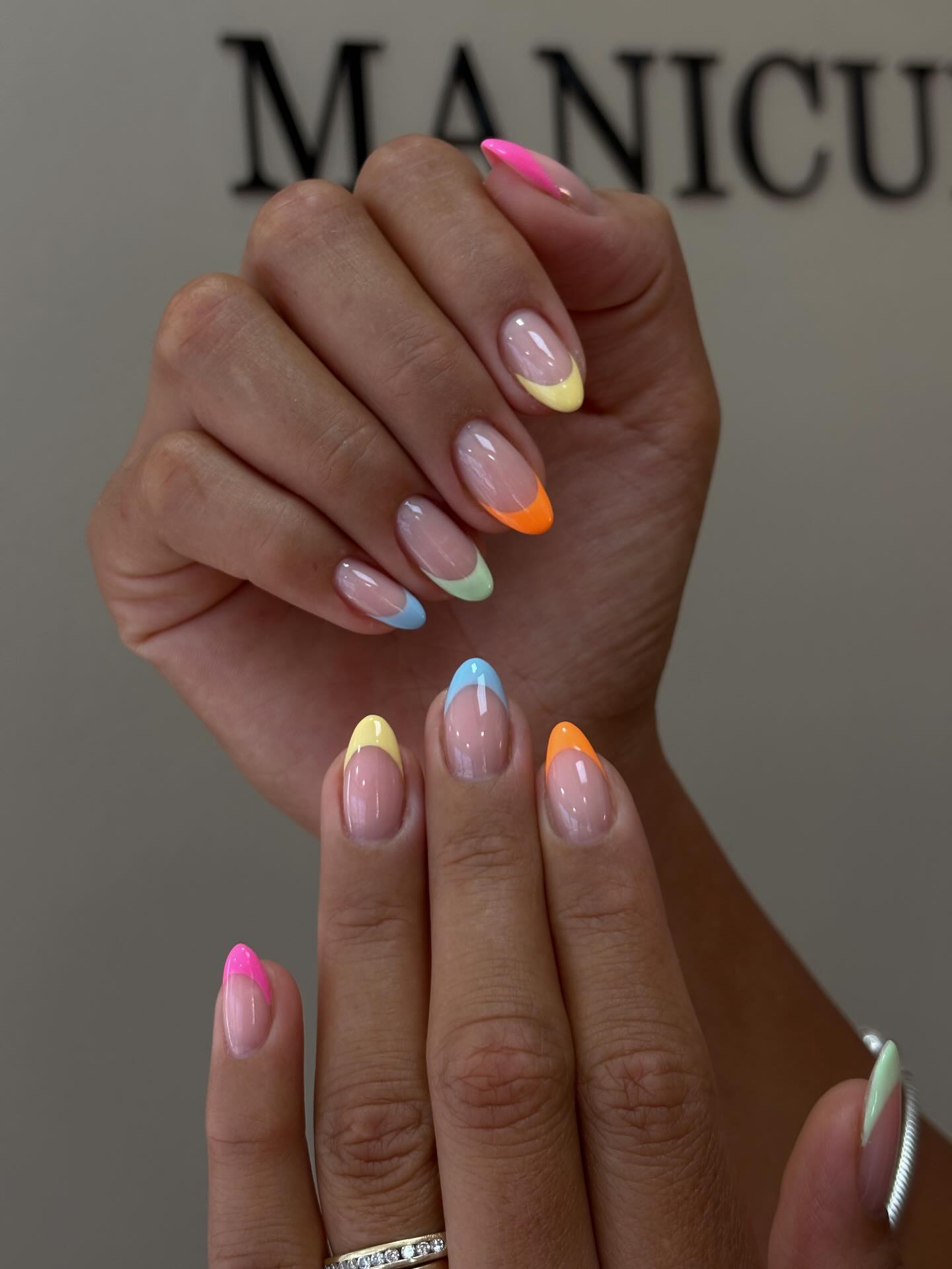 Geometric colored tip nails