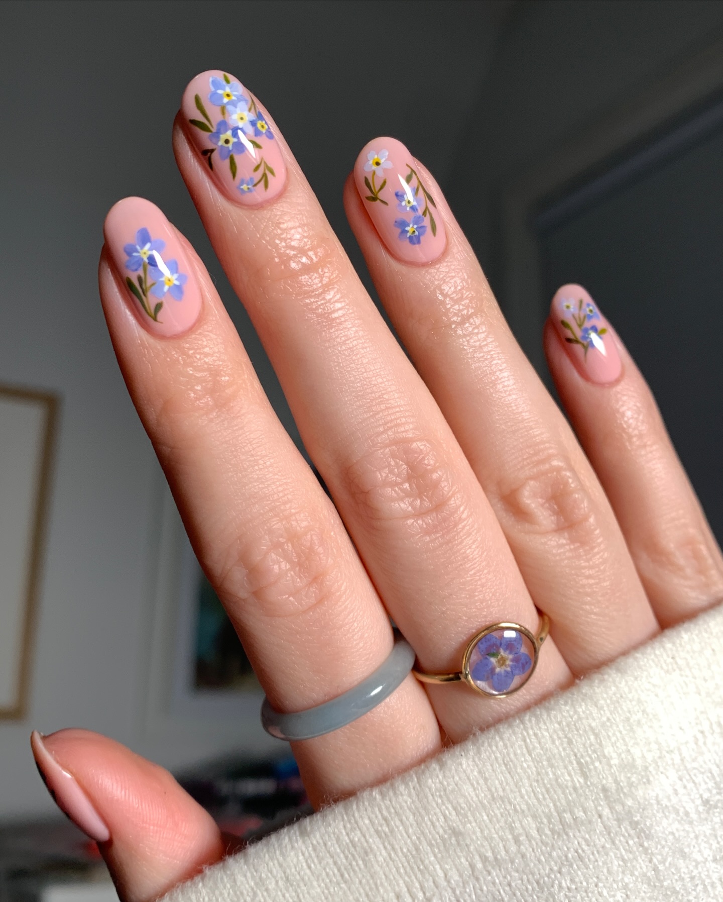 Ice blue cat eye gel nails