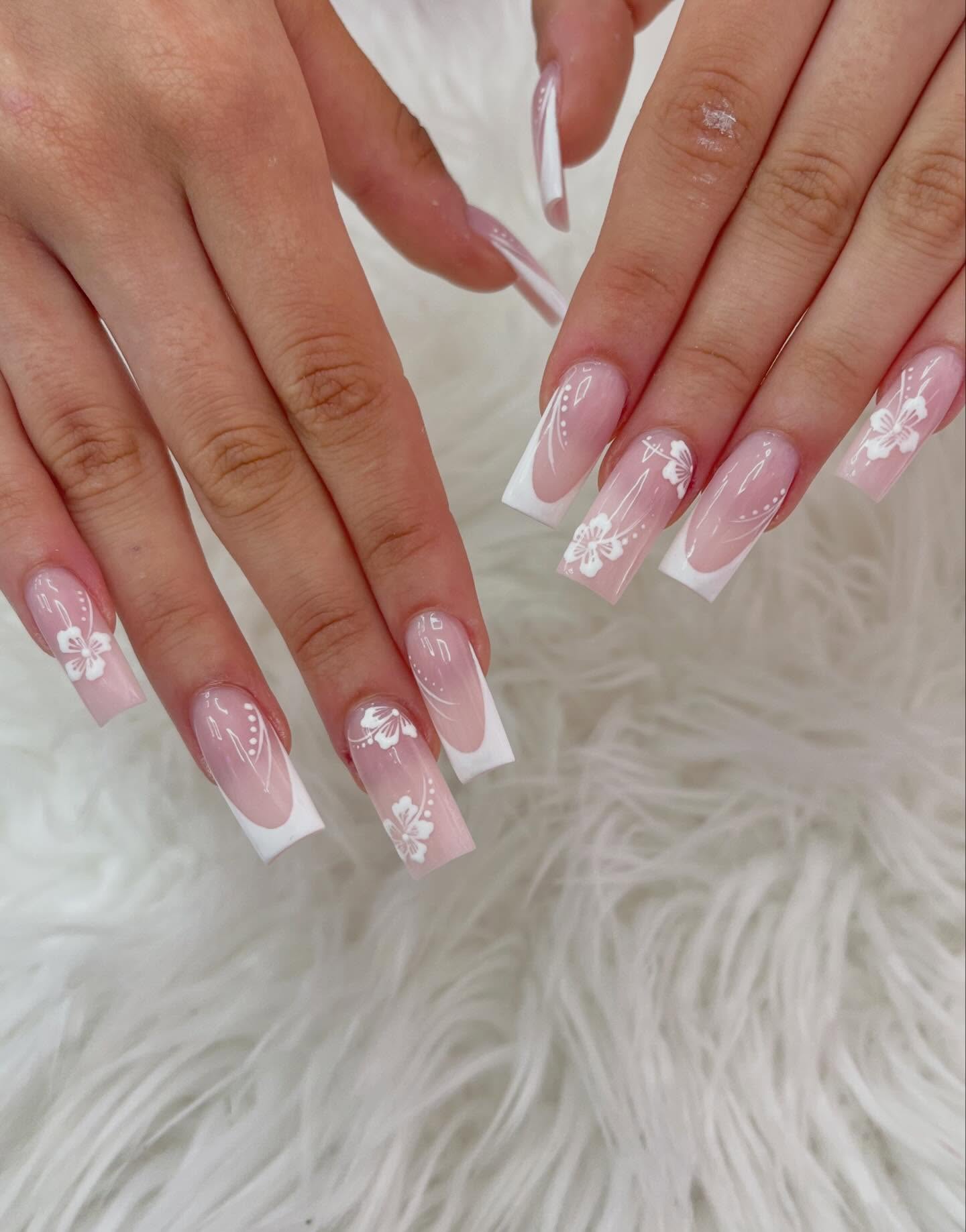 Iridescent coffin nail extensions