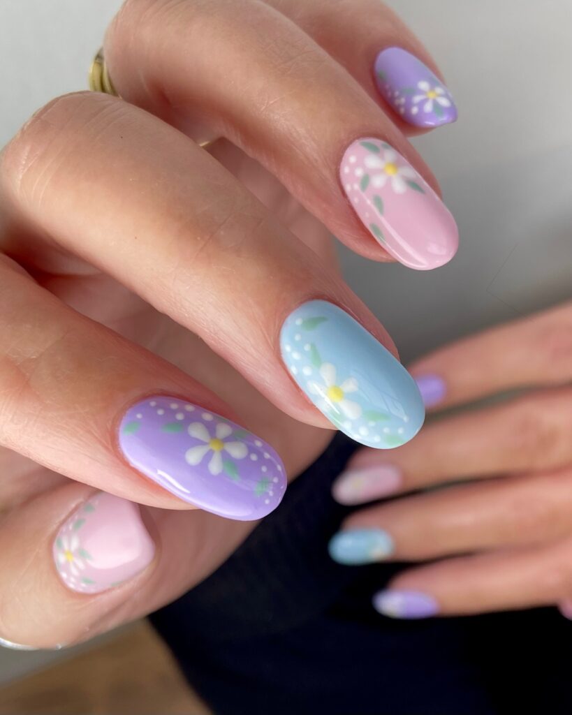 nails in soft lilac and cream with a pink wave swirl