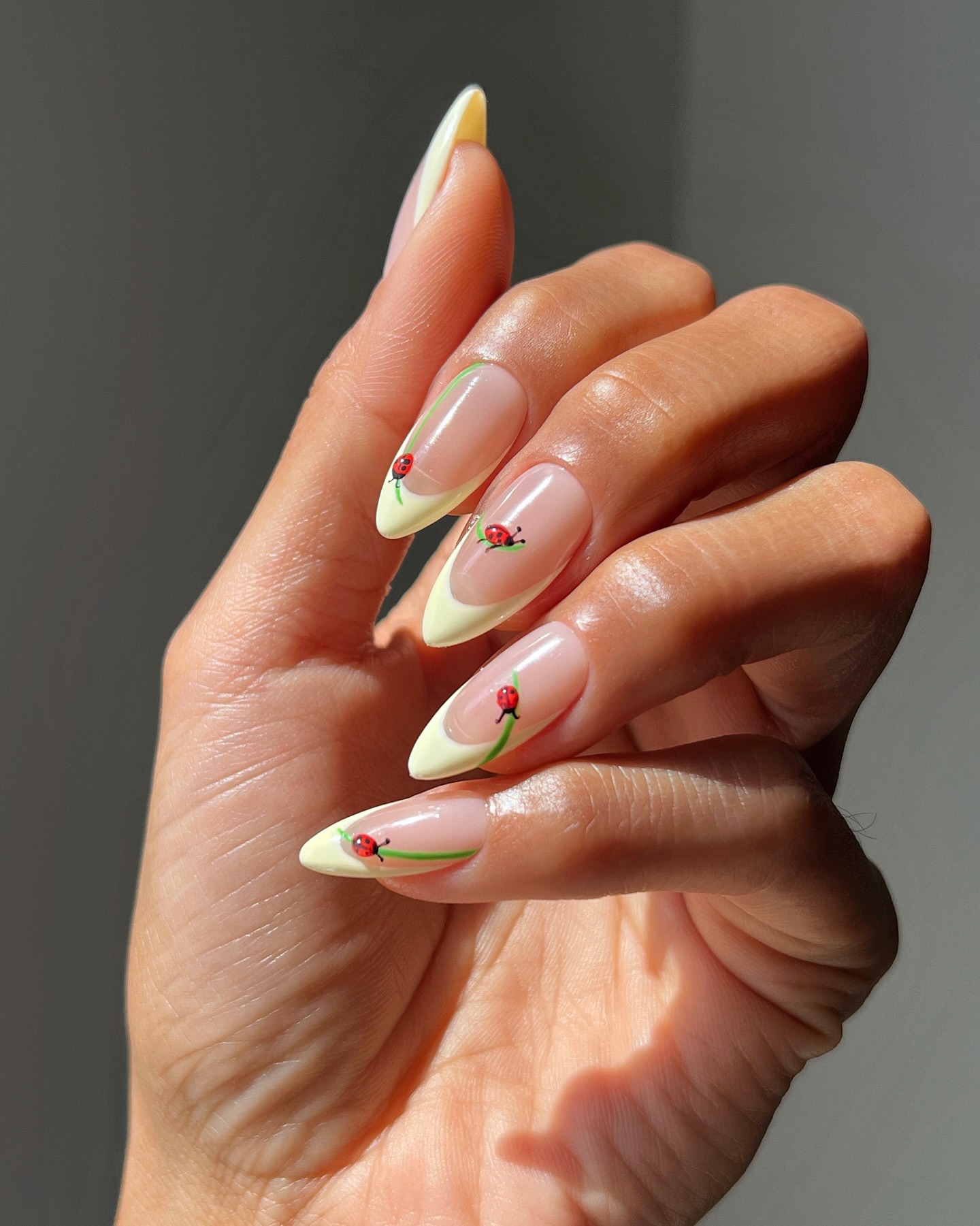 Peach tip nails