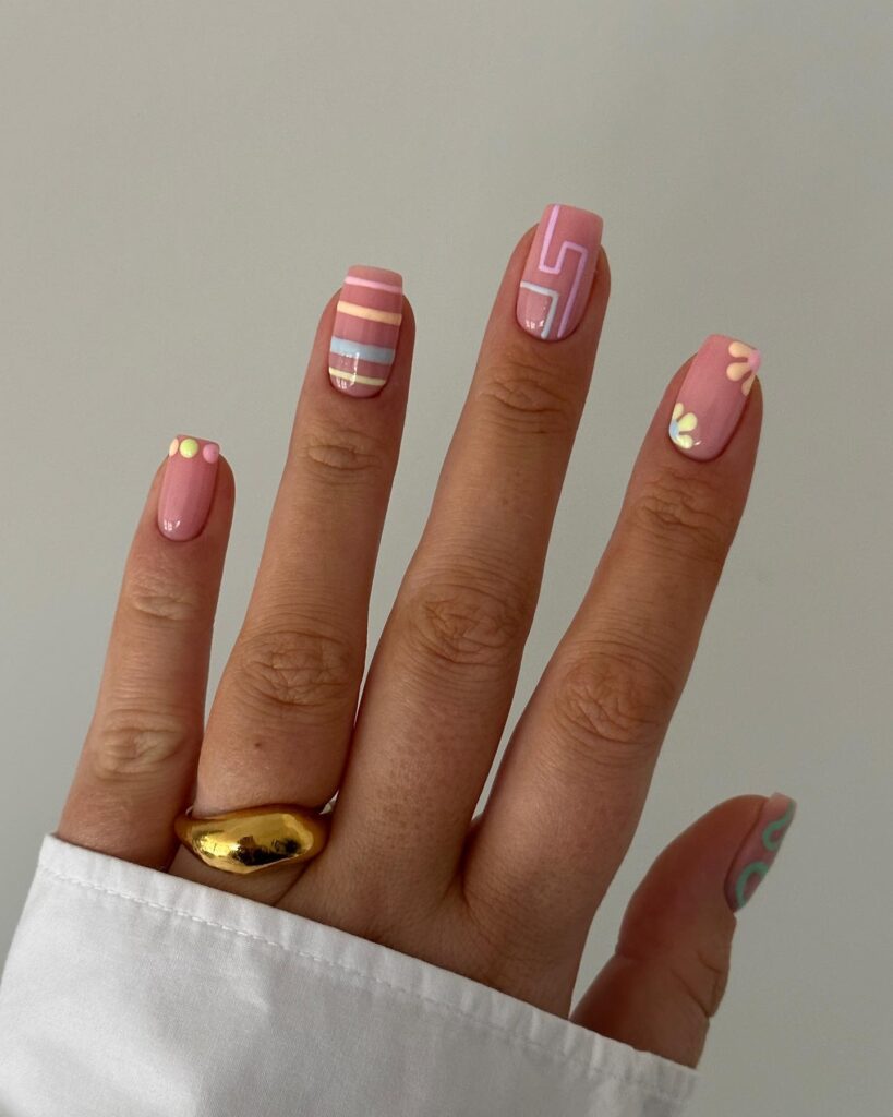 Short pink nails with pastel graphic art