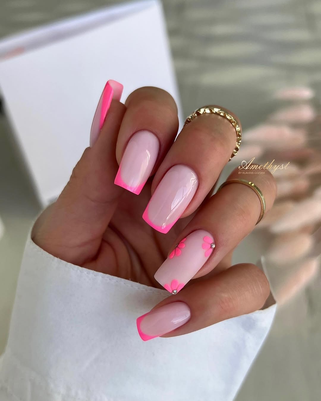 Sunset ombre tip nails