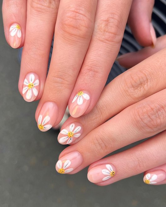 Pastel Daisy Garden nails