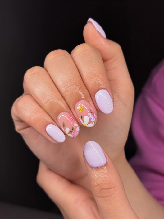 Gel Daisy Accents nails