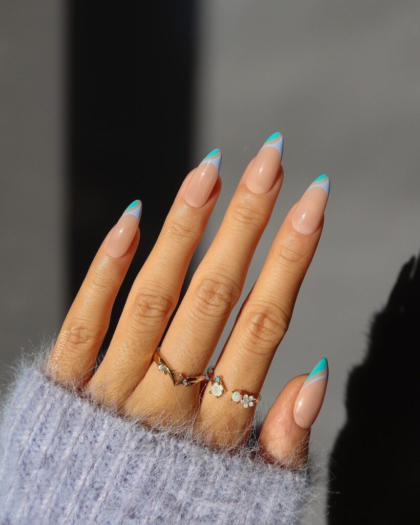 Dual-Tone Wave Nails