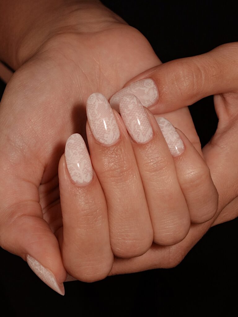 Ivory Lace Rounds nails