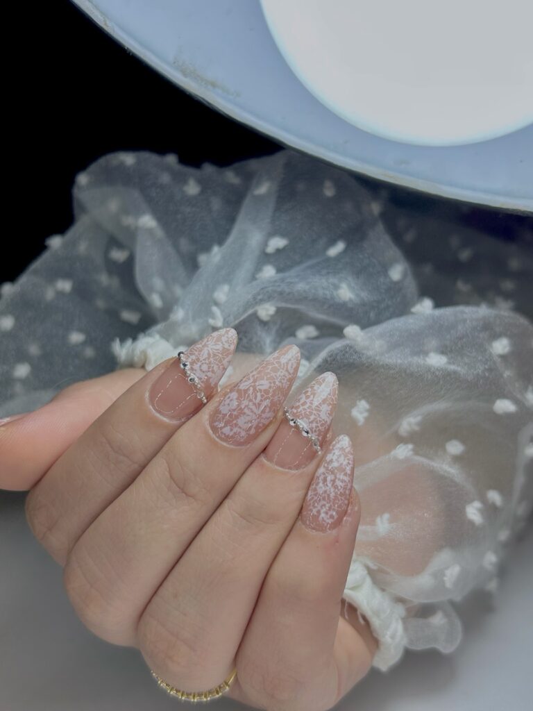 Bride Lace Veil nails
