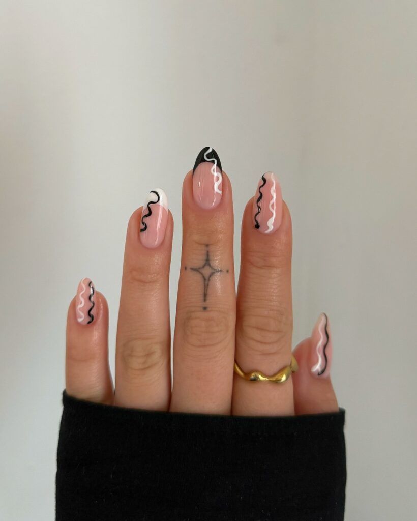 Minimalist Line Nails 