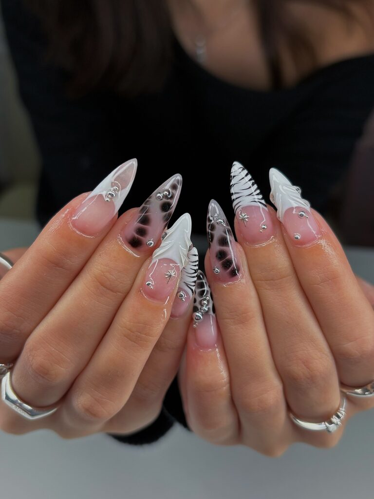 Wavy Ripple Stripes nails