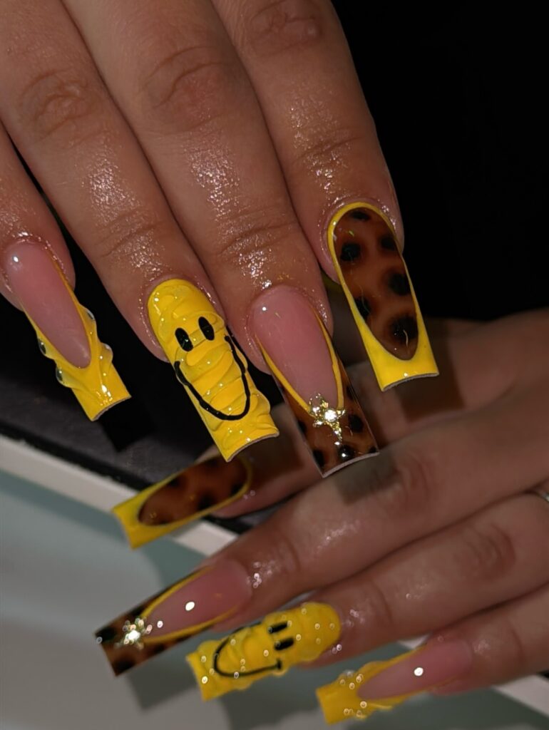 Sunshine & Daisies nails
