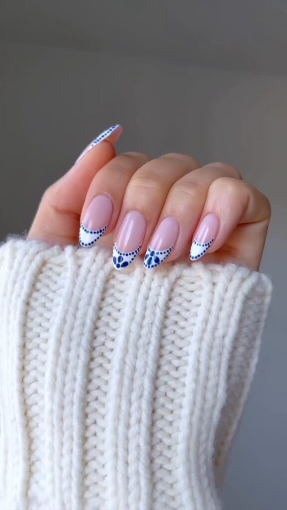 Dotwork Scallop Tips nails