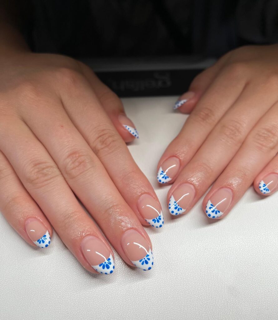 Blue Gingham Dainty nails